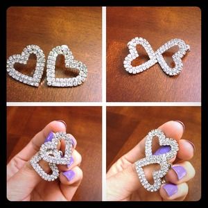 ✋✋❌SOLD❌✋✋Heart Earrings