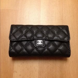 Chanel wallet. Caviar.