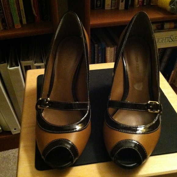 ****SOLD****Caramel color shoe with brown trim