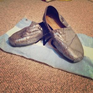 Silver sequin TOMs