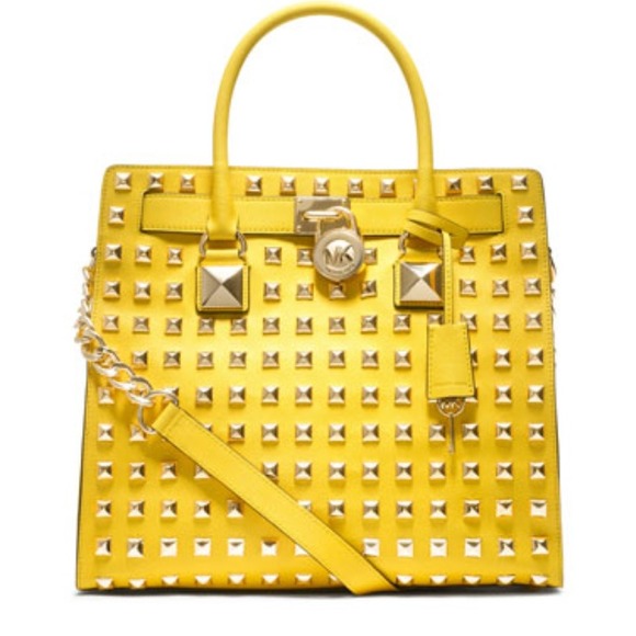 I'm looking for this Michael kors purse....anyone?