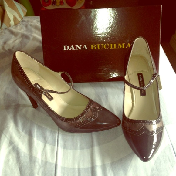 Dana buchman gray heels