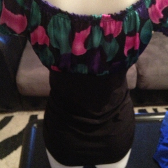 Top - Picture 2 of 2