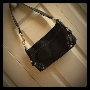 Black shoulder bag!