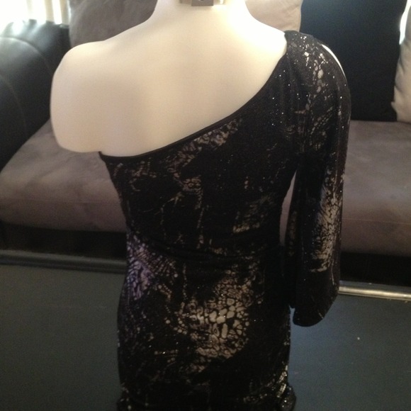 Dress - Picture 3 of 4