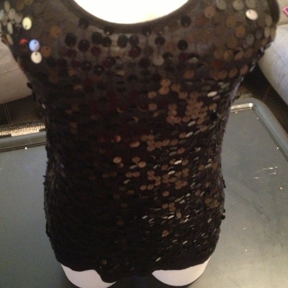 Top - Picture 2 of 3