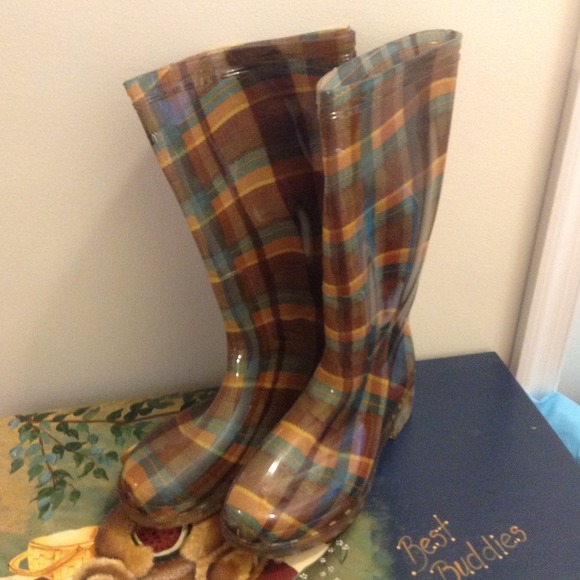 Brown plaid rain boots