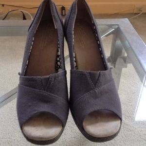 Very gently used signature Toms gray wedges -