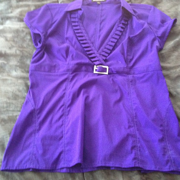 💥RESERVED💥 Express Low vneck top