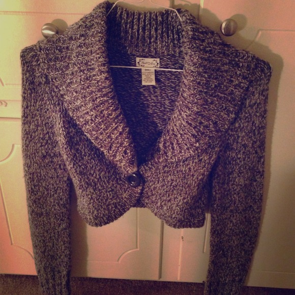 Cute and comfy short sweater