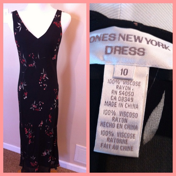 🌺 Very pretty long black dress with sheer cover!