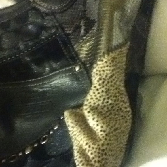 Authentic Coach bag. - Picture 3 of 4