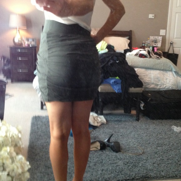 Express ruffle layer skirt BNWT. Olive green. - Picture 2 of 3