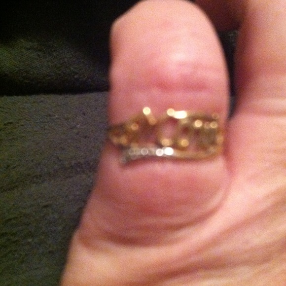REDUCED!!   10k Gold MOM ring. Size 6 .