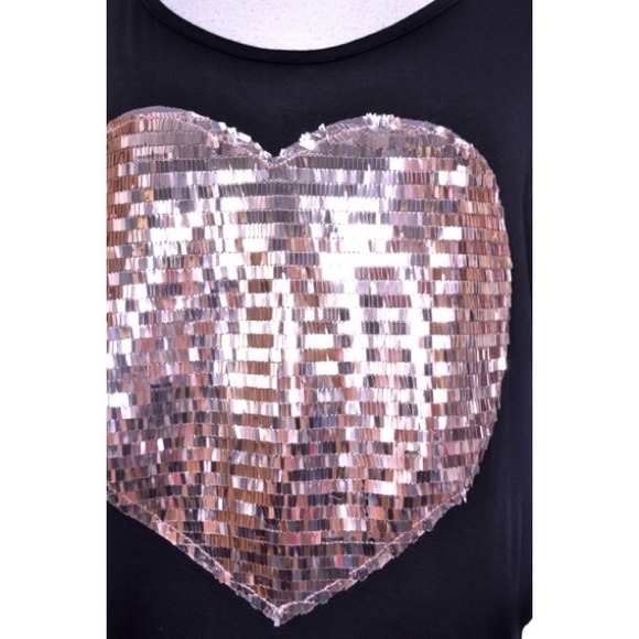 ๐ฅLAST ONE๐ฅ Sequin Heart Top - Picture 4 of 4