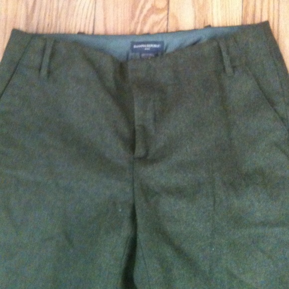Green wool Banana Republic pants size 8.