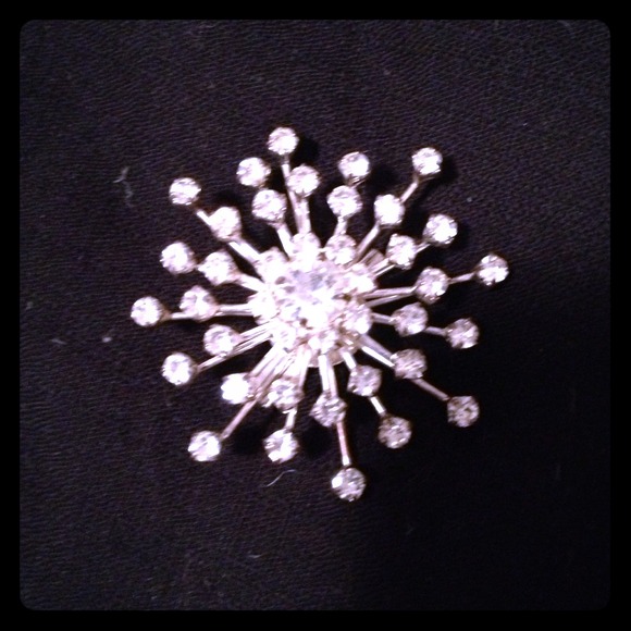Starburst pin