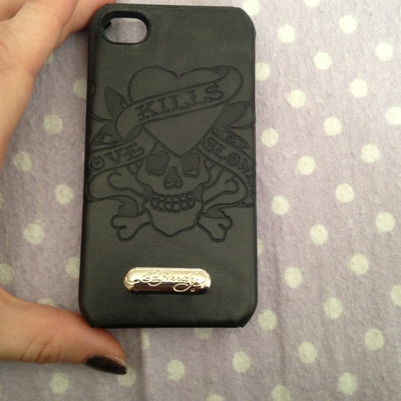 Ed Hardy iPhone 4 case - Picture 1 of 3