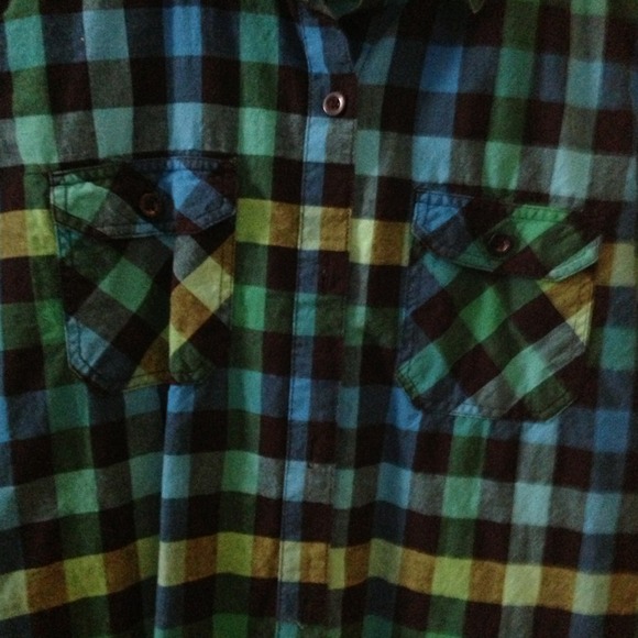 Button down plaid shirt - Picture 2 of 3
