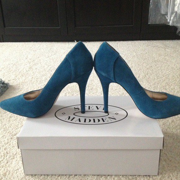 Steve Madden BNWB blue suede heels. - Picture 2 of 4