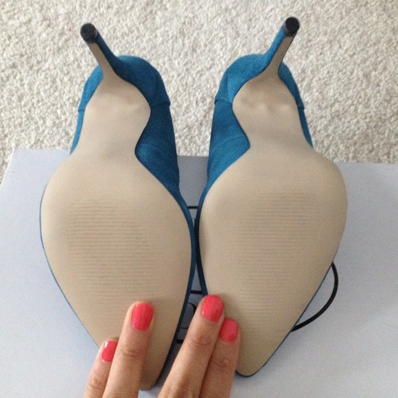 Steve Madden BNWB blue suede heels. - Picture 3 of 4