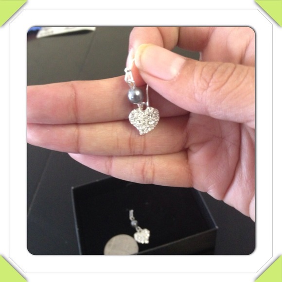 Heart shaped ear rings - Picture 3 of 4