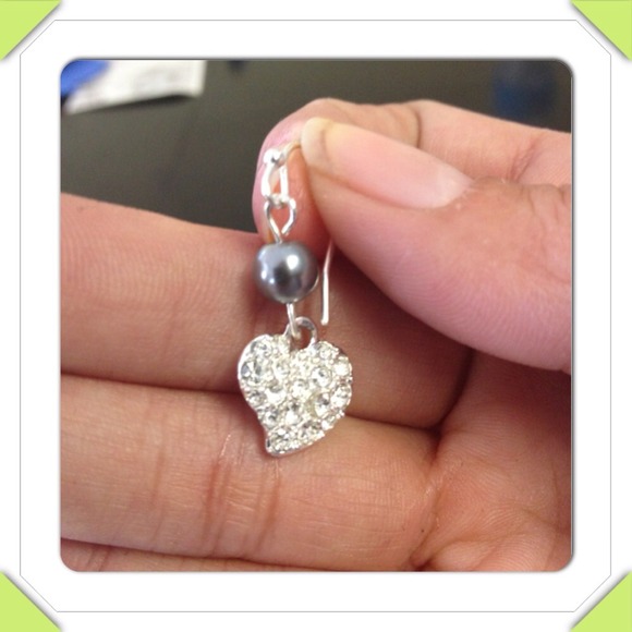 Heart shaped ear rings - Picture 4 of 4