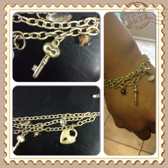 💚TRADED💚Vintage inspired charm bracelet - Picture 2 of 3