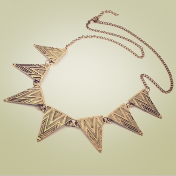Jewelry - 🌟NEW🌟 Geometric Triangle necklace