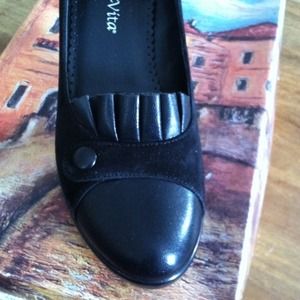 *SOLD*Bundle for aismara* Bella Vita heels