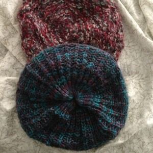 Both New. Two berets from forever 21 H81