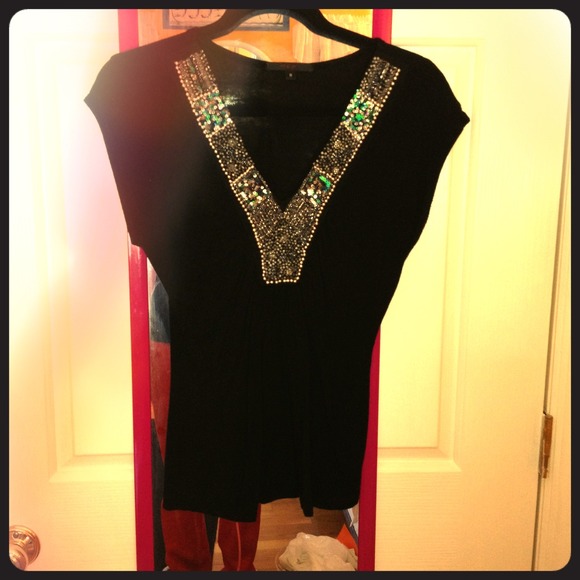 ❌SOLD❌ Black top with beading