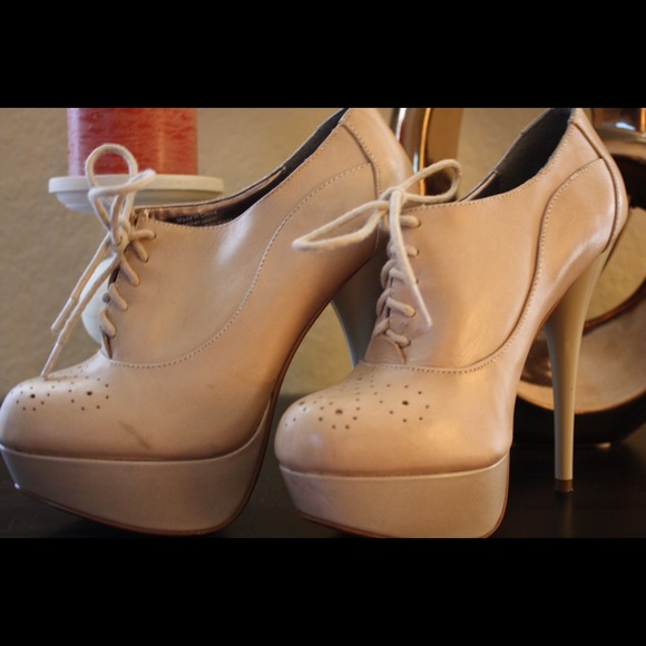 ❌SOLD❌Baker's Tan Platform Oxford Ankle Boot