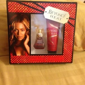 Beyonce Heat mini perfume and lotion set