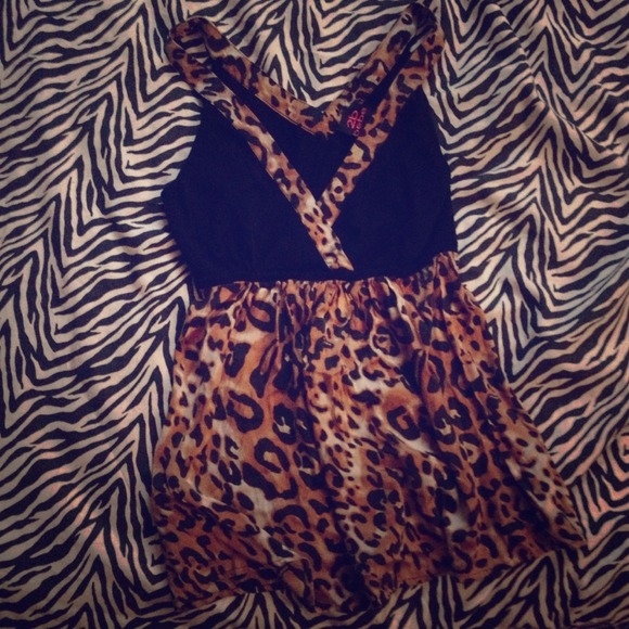 🔴REDUCED🔴2B BEBE cheetah dressy top - Picture 1 of 3
