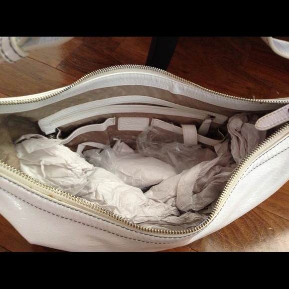 Reduced🌺Cole Haan white patent leather purse - Picture 3 of 4