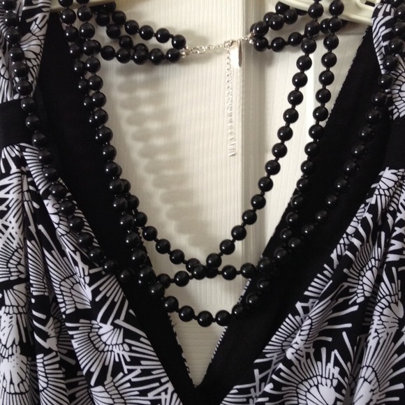 ❗SOLD❗💋Blk-Wht dress very pretty - Picture 3 of 4