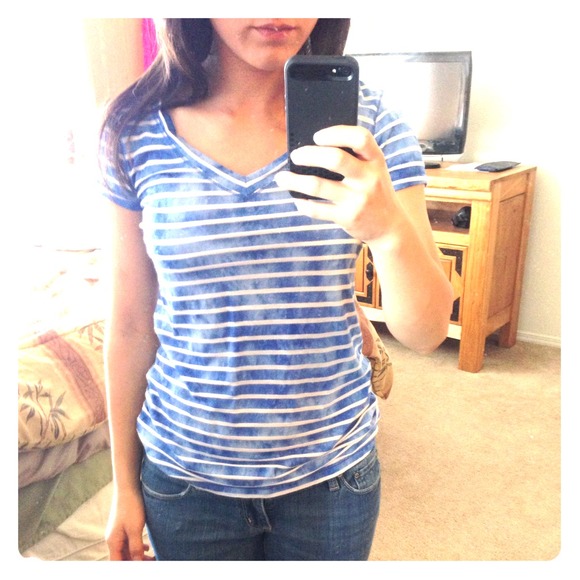 💢SOLD💢GAP striped v neck