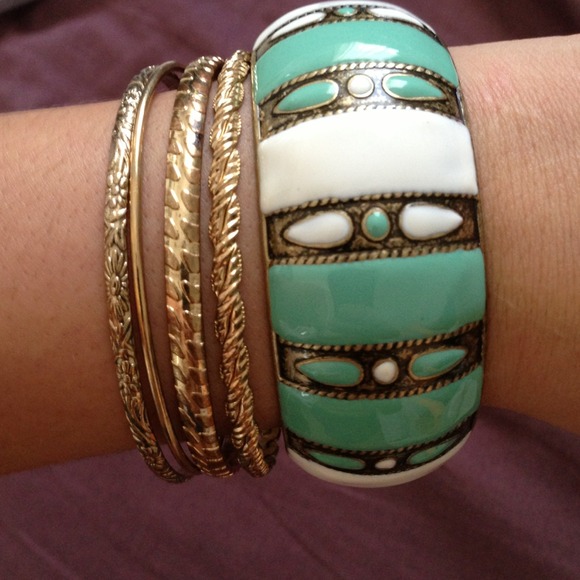 Mix and match set of bangles