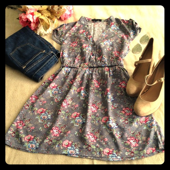 🚫BUNDLED🚫Grey damask shirt/dress w floral print