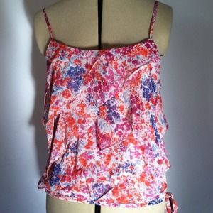 Hold for @samanthadowd AE printed ruffle tank.