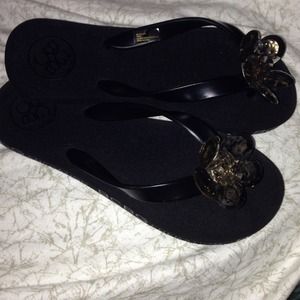 Bcbg Cullen flip flops