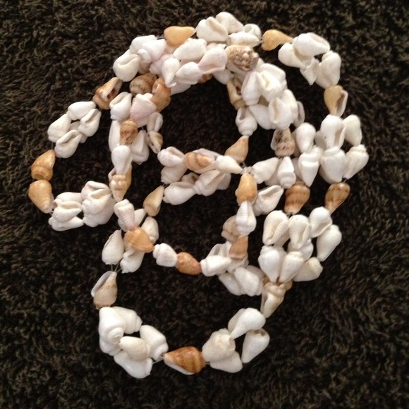 Used Shell / Snail Necklace - Picture 2 of 4