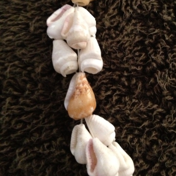 Used Shell / Snail Necklace - Picture 3 of 4
