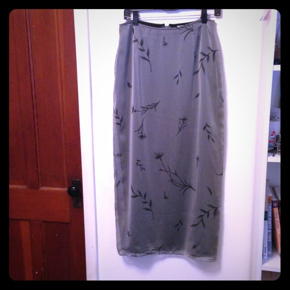 Floral skirt - Picture 1 of 2