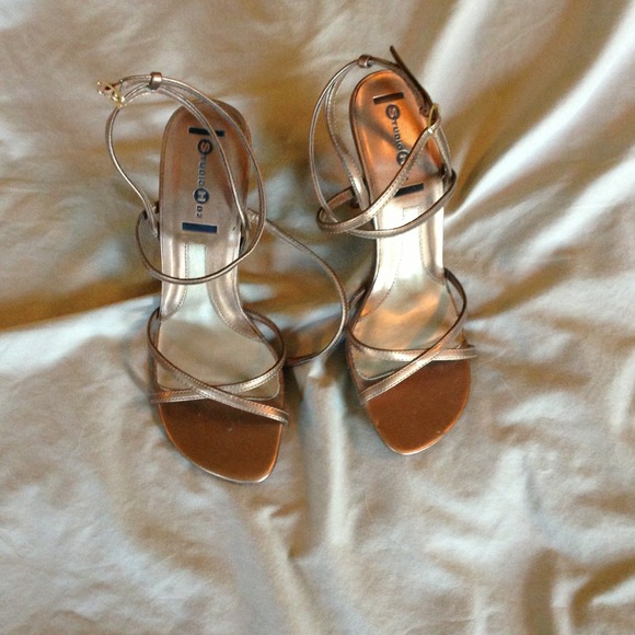 **SOLD** Strappy heels