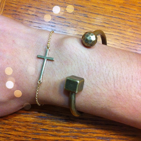 Dainty Gold Tone Sideway Cross Bracelet