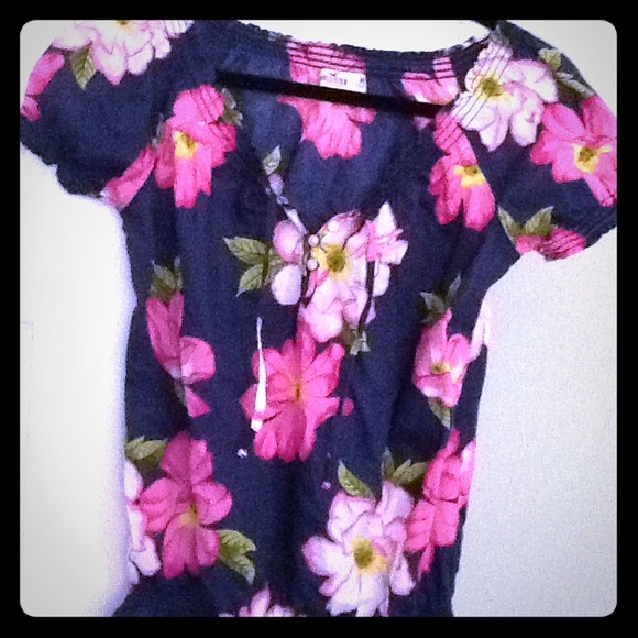 Hollister Tops - Hollister shirt