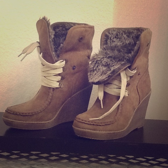 Fur-lined wedge boots