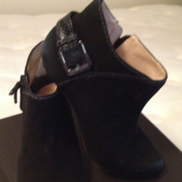 🌀REDUCED🌀Stephanie air chukka booties - Picture 2 of 4